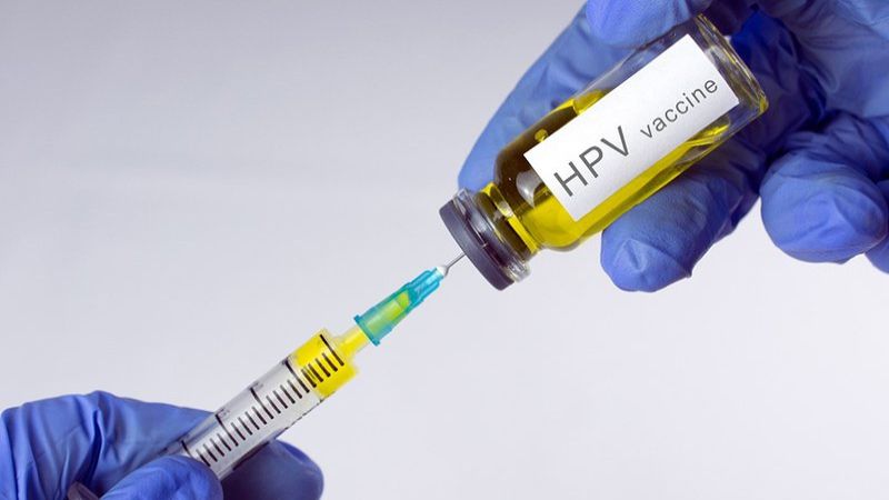 Hình 3: Nam nữ được khuyến cáo tiêm vaccine phòng HPV sớm