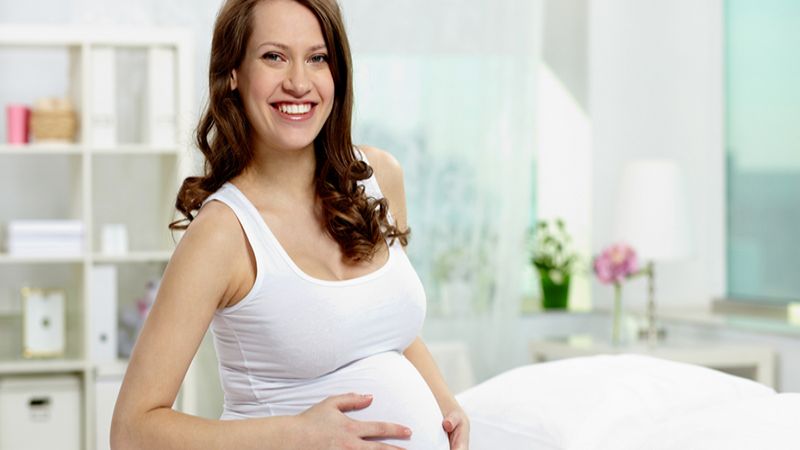 Hình 3: Phụ nữ mang thai cần được bổ sung Axit folic từ sớm
